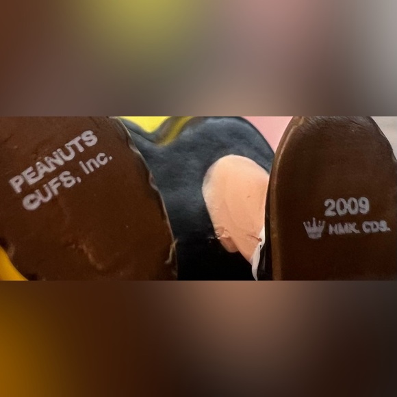 HALLMARK NIB 2009 Get a 1st Down, Charlie Brown! Peanuts Gang Halloween Ornament - Picture 8 of 8